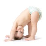 Baby macht den Yogahund